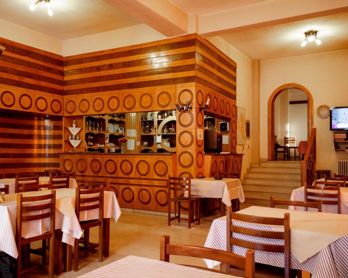 Hotel Finikas à Larissa Extérieur photo